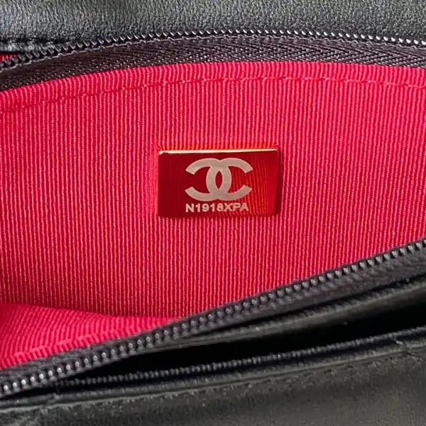 CHANEL 19 WALLET ON CHAIN