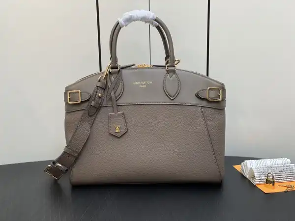 Affordable LOUIS VUITTON LOCK IT MM