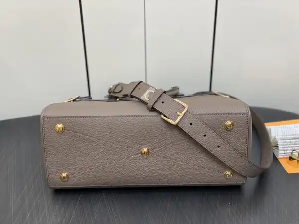 Affordable LOUIS VUITTON LOCK IT MM