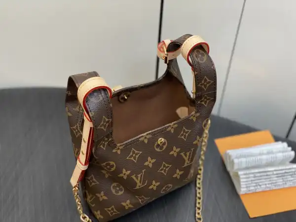 First bag ru LOUIS VUITTON Atlantis BB