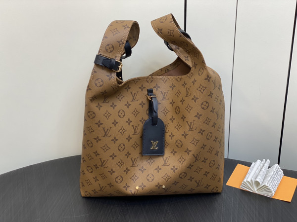 LOUIS VUITTON Atlantis GM