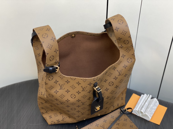 LOUIS VUITTON Atlantis GM