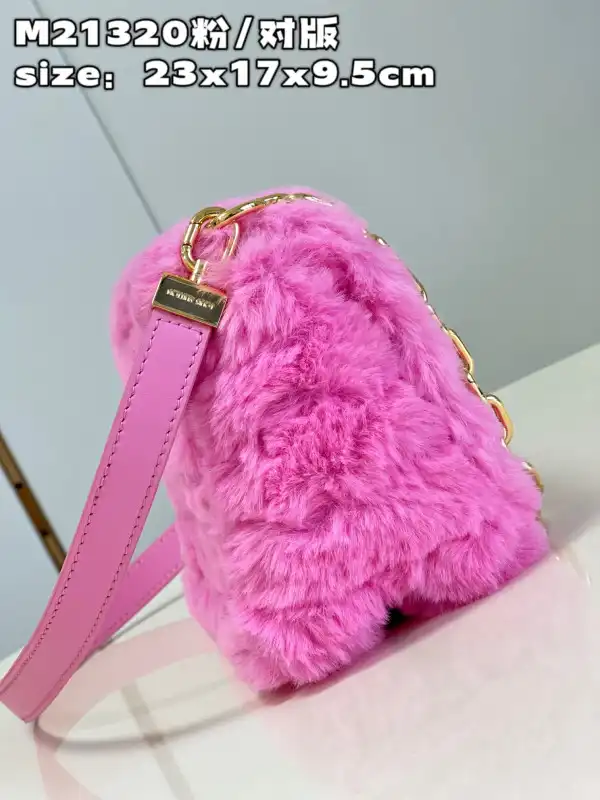 First bag ru LOUIS VUITTON TWIST MM