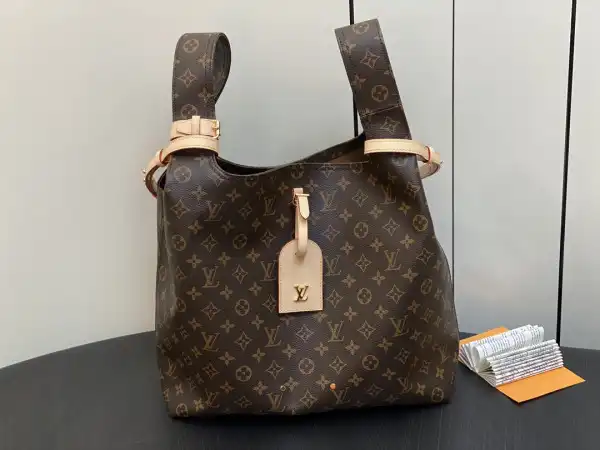 LOUIS VUITTON Atlantis GM