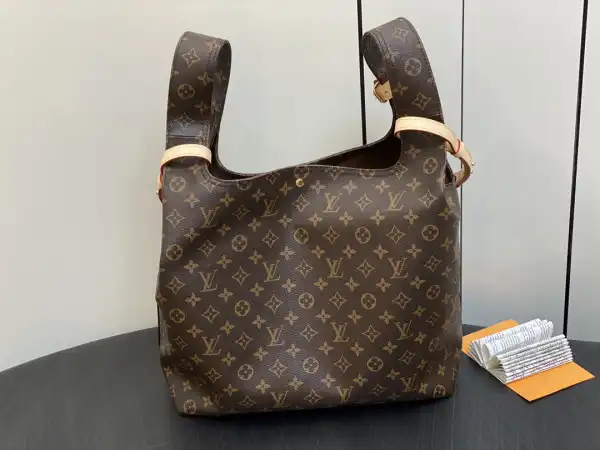 Frstbag ru LOUIS VUITTON Atlantis GM