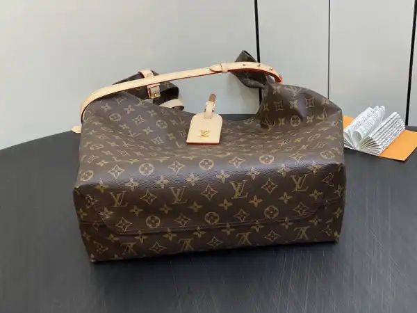 LOUIS VUITTON Atlantis GM