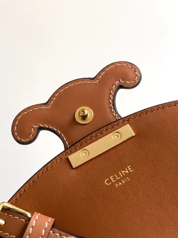 First bag ru CELIN* BESACE CUIR TRIOMPHE