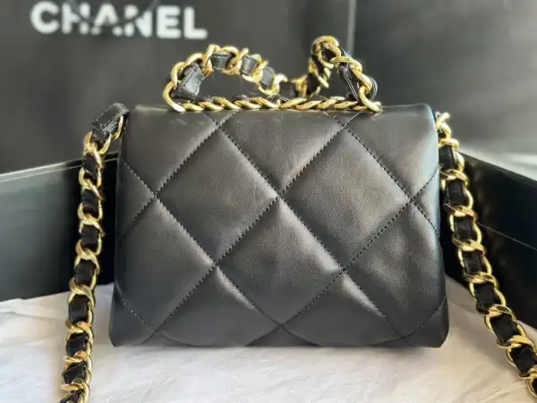 First bag ru CHANEL SMALL FLAP BAG