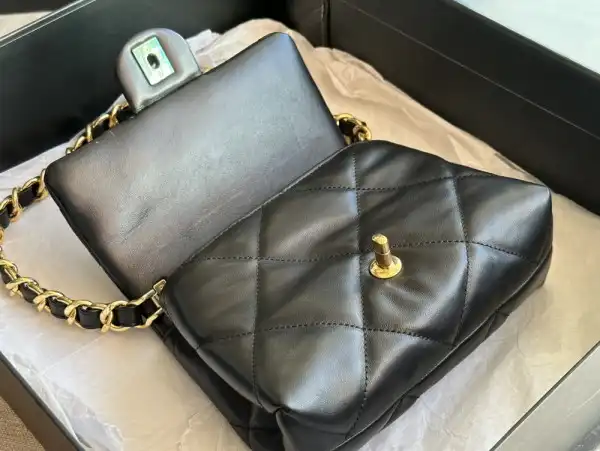 CHANEL SMALL FLAP BAG