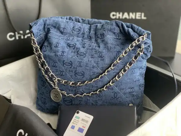 CHANEL 22 SMALL HANDBAG