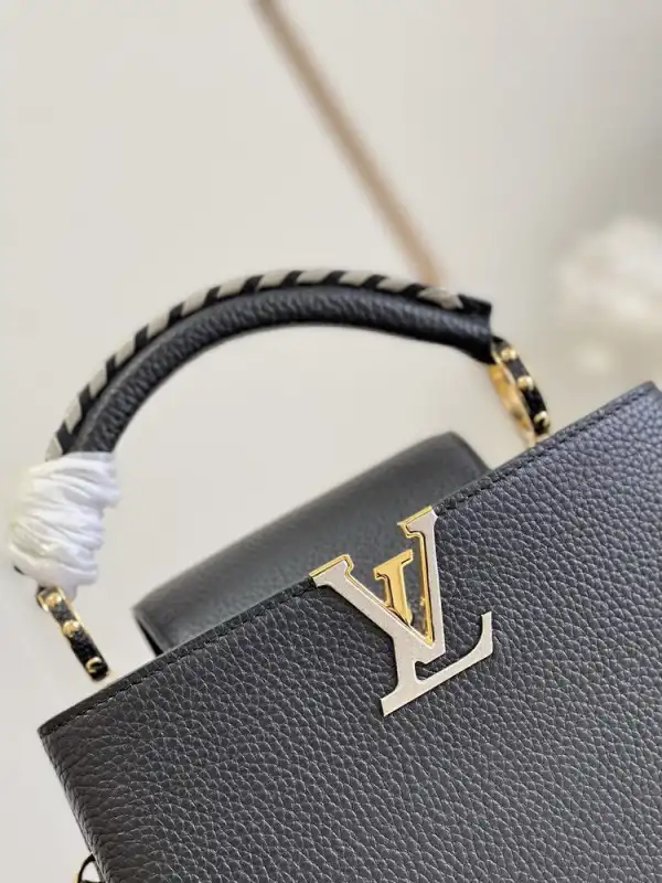 First bag ru LOUIS VUITTON CAPUCINES BB