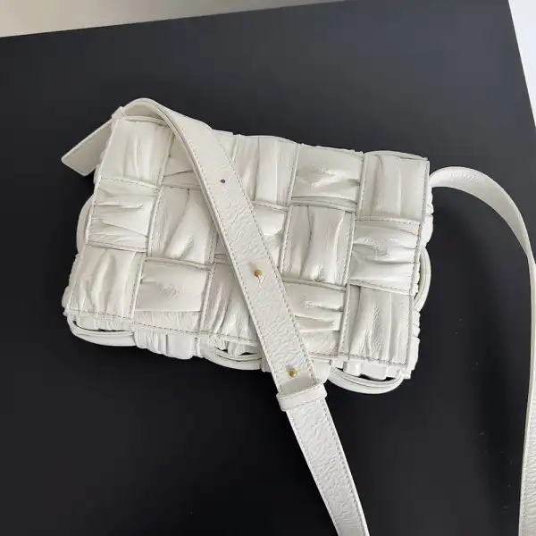 First bag ru BOTTEGA VENETA CASSETTE