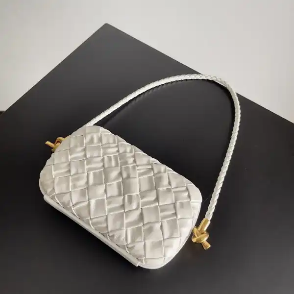 Bagsoffer yupoo BOTTEGA VENETA Knot Minaudiere On Strap