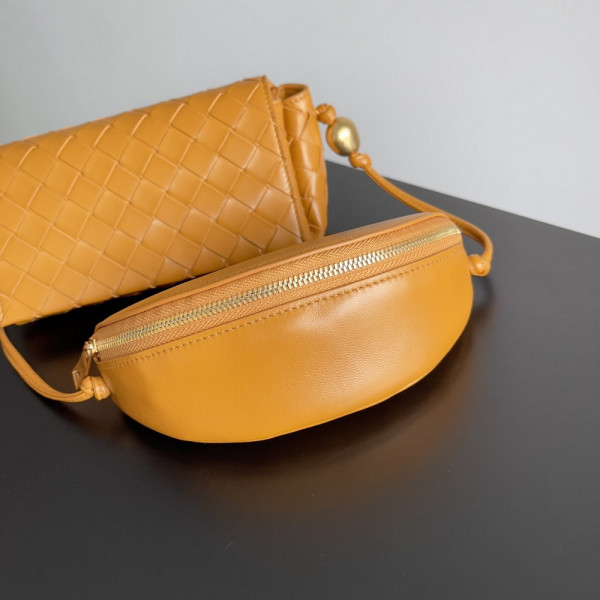 HOT SALE BOTTEGA VENETA Pouch On Strap