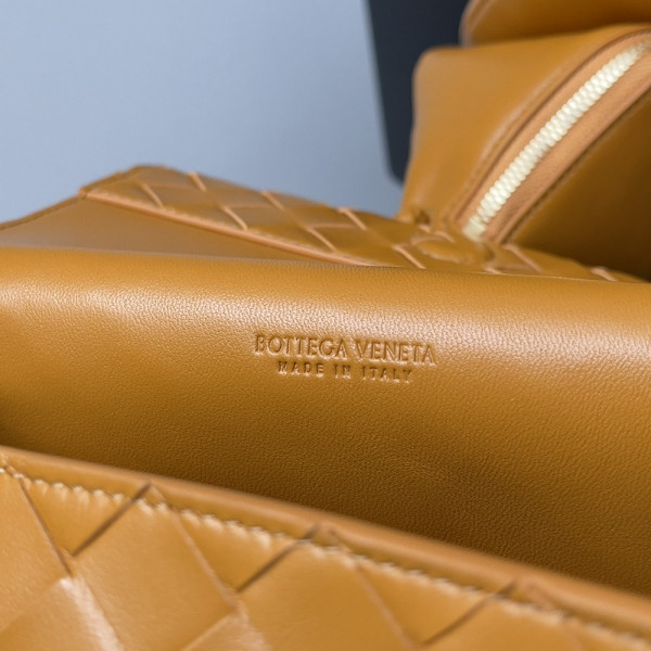 HOT SALE BOTTEGA VENETA Pouch On Strap