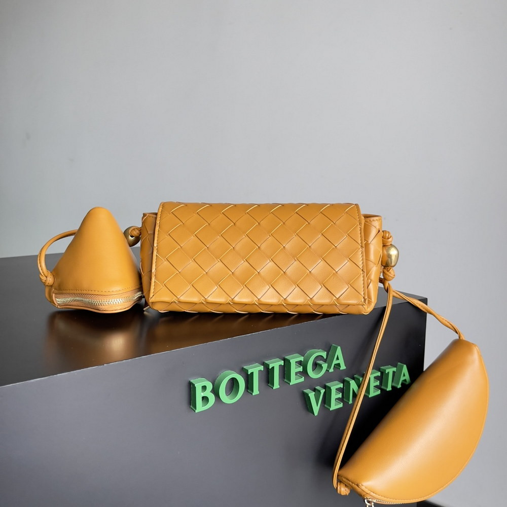 HOT SALE BOTTEGA VENETA Pouch On Strap