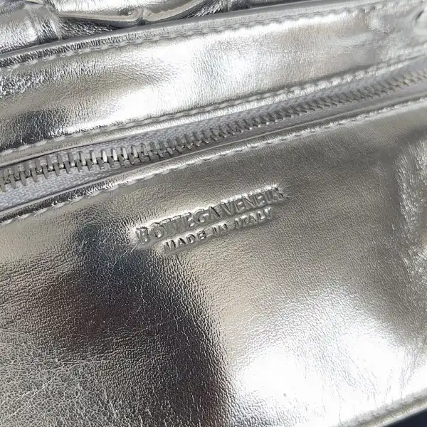 First bag ru BOTTEGA VENETA CASSETTE