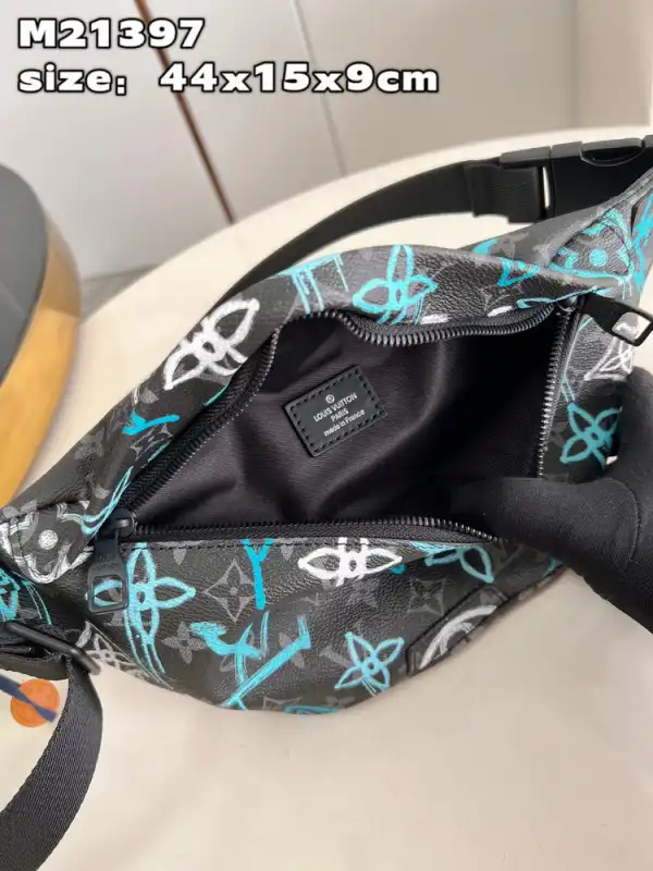 Rep LOUIS VUITTON DISCOVERY BUMBAG