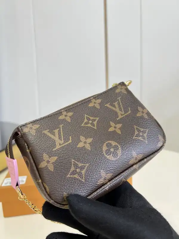 First bag ru LOUIS VUITTON MINI POCHETTE ACCESSOIRES