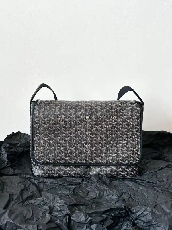 GOYARD MESSENGER