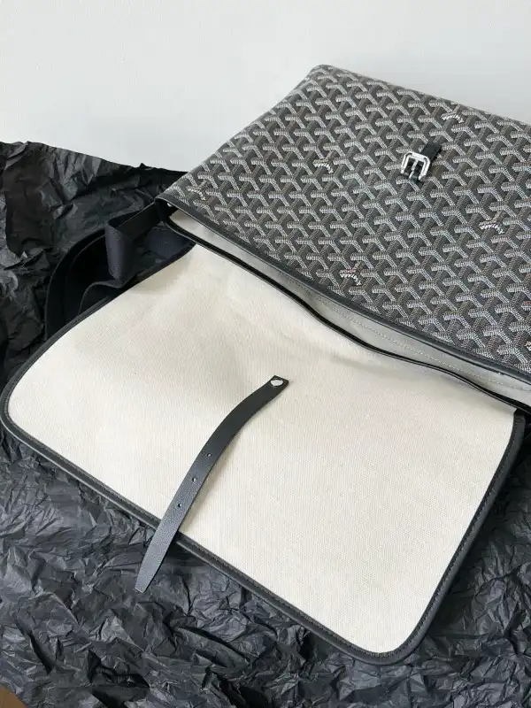 GOYARD MESSENGER