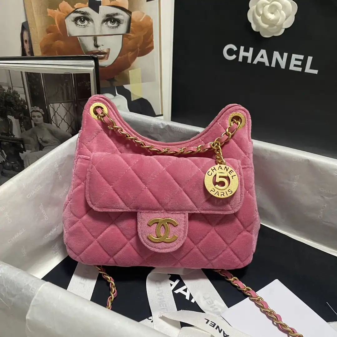 First bag ru CHANEL SMALL HOBO HANDBAG