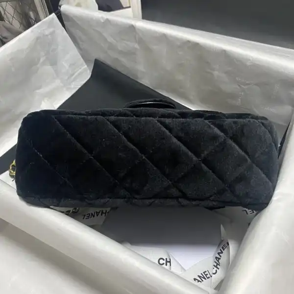 First bag ru CHANEL SMALL HOBO HANDBAG