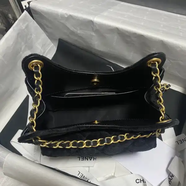 First bag ru CHANEL SMALL HOBO HANDBAG