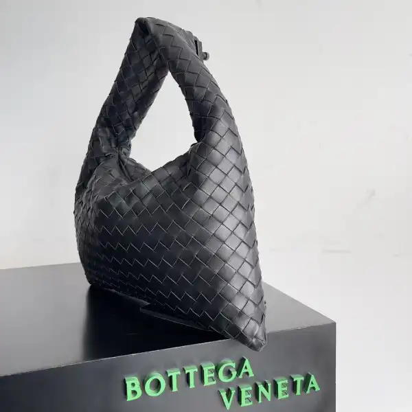 BOTTEGA VENETA medium Hop