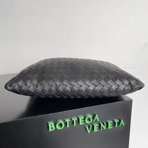 BOTTEGA VENETA medium Hop