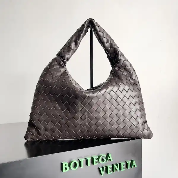 First Bag Ru BOTTEGA VENETA medium Hop