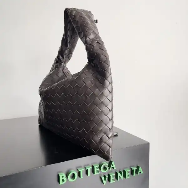 First bag ru BOTTEGA VENETA medium Hop