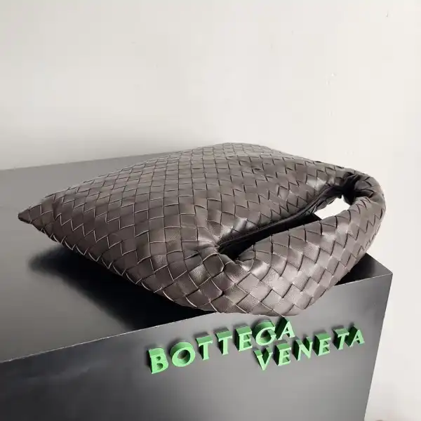 First bag ru BOTTEGA VENETA medium Hop