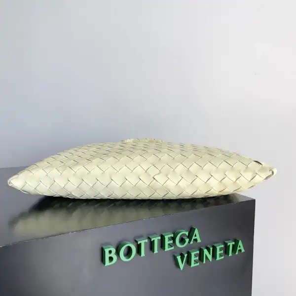 BOTTEGA VENETA medium Hop