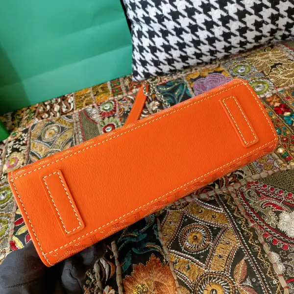 First bag ru GOYARD Rouette Structuré Mini Bag