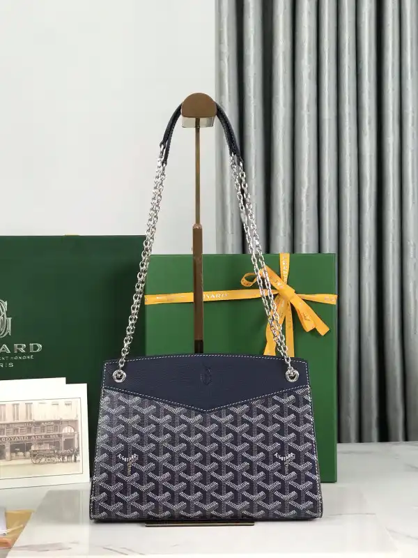 First bag ru GOYARD Rouette Structuré PM Bag