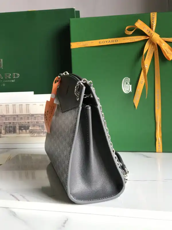 First bag ru GOYARD Rouette Structuré PM Bag