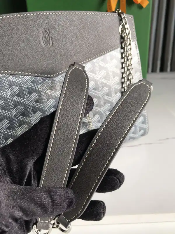 First bag ru GOYARD Rouette Structuré PM Bag