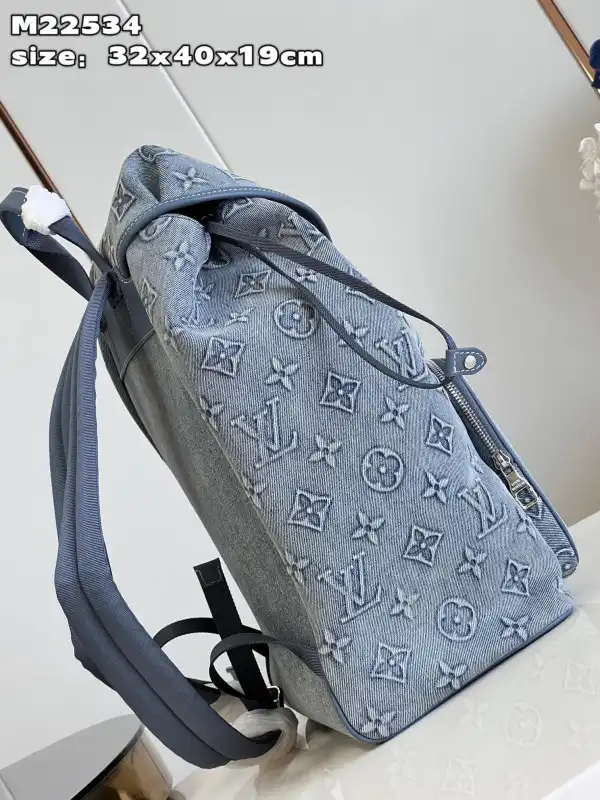 First bag ru LOUIS VUITTON Montsouris Backpack