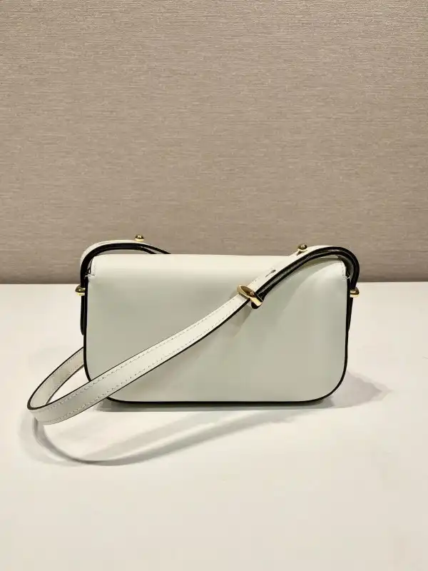 Yupoo bagsoffer Prada Patent Bag-20*10*4CM