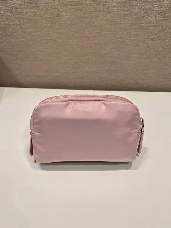 First Bag Ru PRADA Re-Nylon necessaire