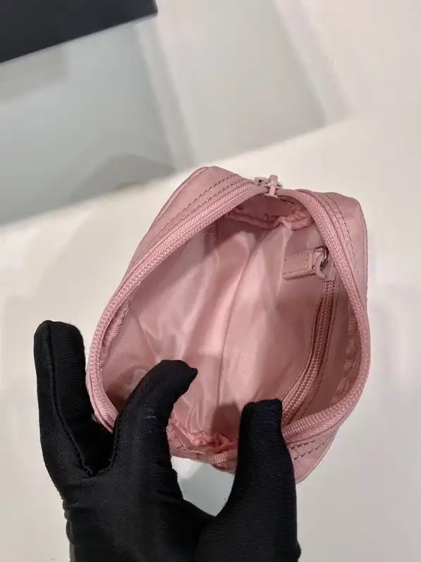 First Bag Ru PRADA Re-Nylon necessaire