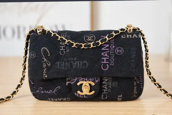 CHANEL 19 FLAP BAG