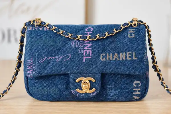 CHANEL 19 FLAP BAG