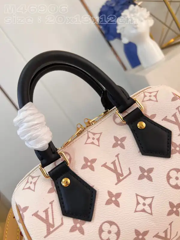 Repladies offers premium fake Louis bags at unbeatable prices. Our products are cheap because we focus on direct sales LOUIS VUITTON SPEEDY BANDOULIÈRE 20