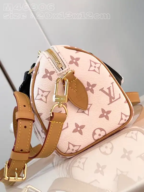 Repladies offers premium fake Louis bags at unbeatable prices. Our products are cheap because we focus on direct sales LOUIS VUITTON SPEEDY BANDOULIÈRE 20