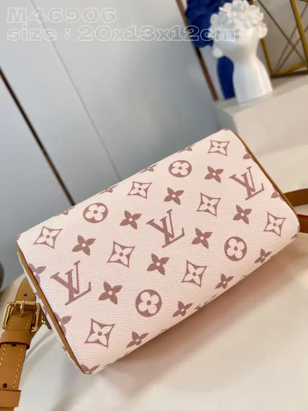 First bag ru LOUIS VUITTON SPEEDY BANDOULIÈRE 20