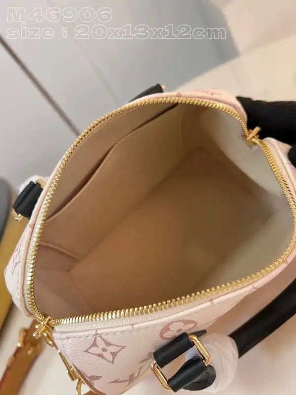 Repladies offers premium fake Louis bags at unbeatable prices. Our products are cheap because we focus on direct sales LOUIS VUITTON SPEEDY BANDOULIÈRE 20