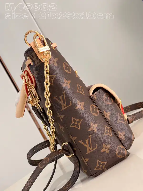 First bag ru LOUIS VUITTON Excursion PM