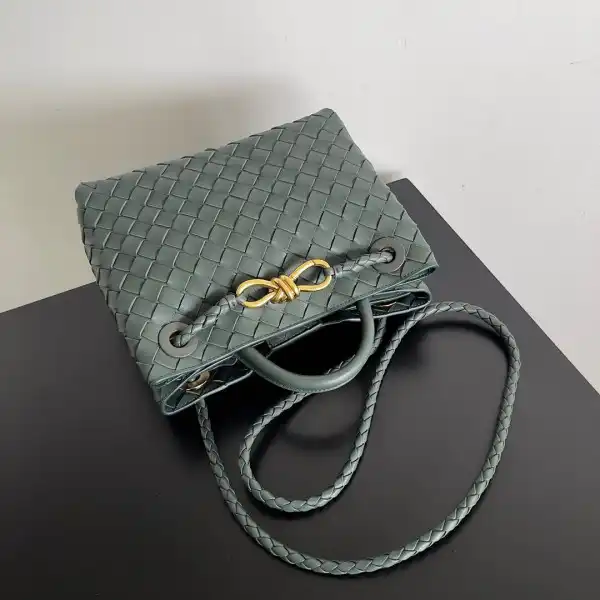 First Bag Ru BOTTEGA VENETA SMALL ANDIAMO-25*22*10.5cm